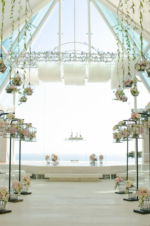 Each venue designed in such a way to allow natural lights brighten every corner of the chapel, pavilion, villas and dining areas.